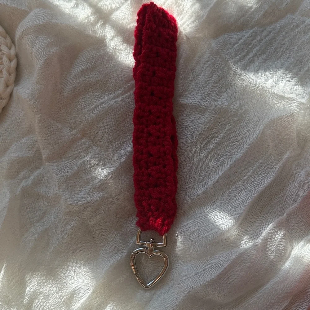 Crochet Wrislet Keychain with heart shape clasp